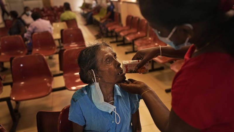Petugas kesehatan demo karena kekurangan obat-obatan di Kolombo, Sri Lanka (AFP via Getty Images/ISHARA S. KODIKARA)