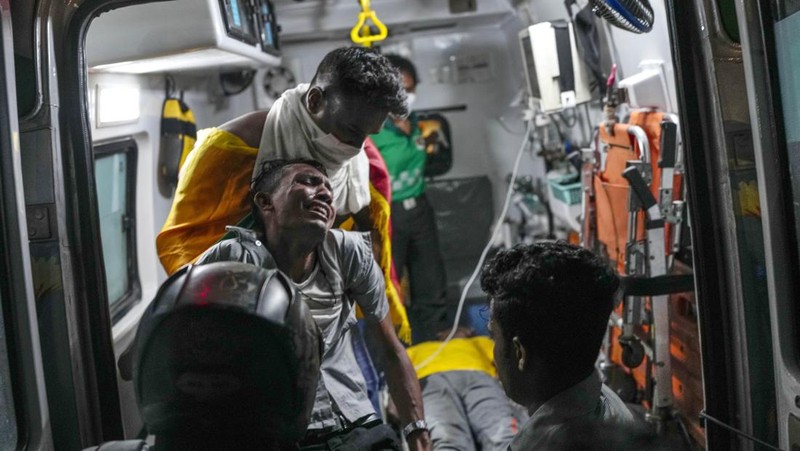 Petugas kesehatan demo karena kekurangan obat-obatan di Kolombo, Sri Lanka (AFP via Getty Images/ISHARA S. KODIKARA)