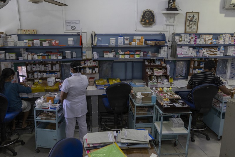 Petugas kesehatan demo karena kekurangan obat-obatan di Kolombo, Sri Lanka (AFP via Getty Images/ISHARA S. KODIKARA)
