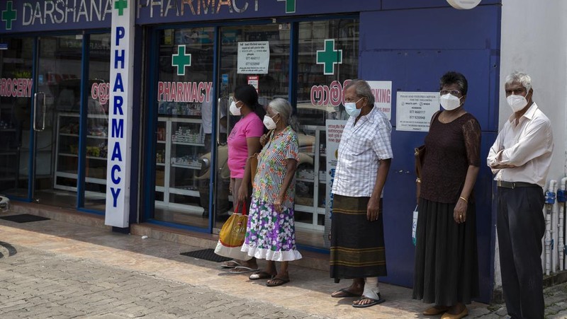 Petugas kesehatan demo karena kekurangan obat-obatan di Kolombo, Sri Lanka (AFP via Getty Images/ISHARA S. KODIKARA)