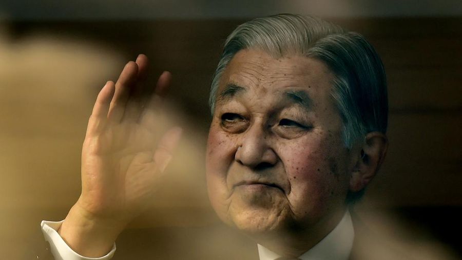 Mantan kaisar Jepang Akihito pada upacara penyambutan Tahun Baru di Istana Kekaisaran di Tokyo. (AFP via Getty Images/KAZUHIRO NOGI)