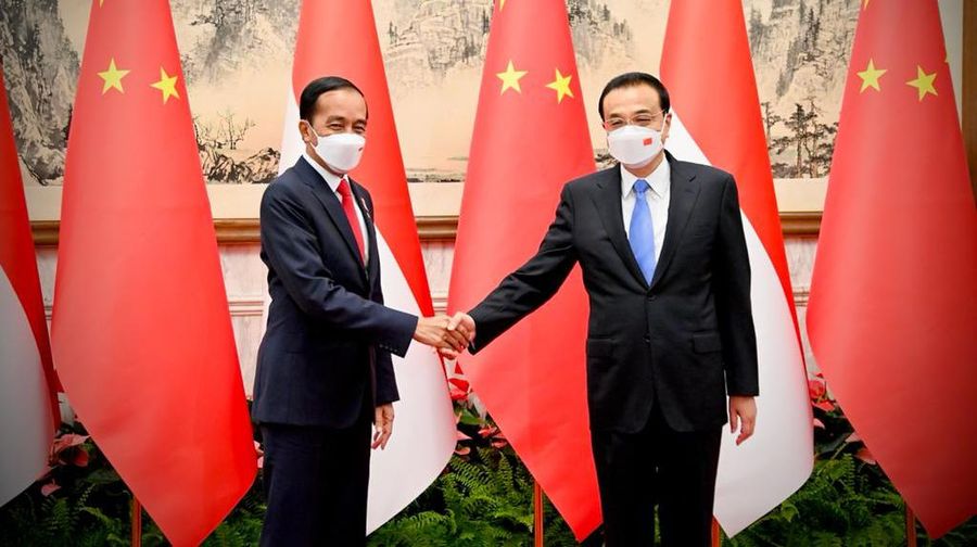Mengawali agenda kunjungan kerjanya di Republik Rakyat Tiongkok (RRT), Presiden Joko Widodo melakukan pertemuan bilateral dengan Perdana Menteri RRT (Premier) Li Keqiang di Villa 5, Diaoyutai State Guesthouse, Beijing, Selasa sore, 26 Juli 2022. (Dok: Biro Pers Sekretariat Presiden)