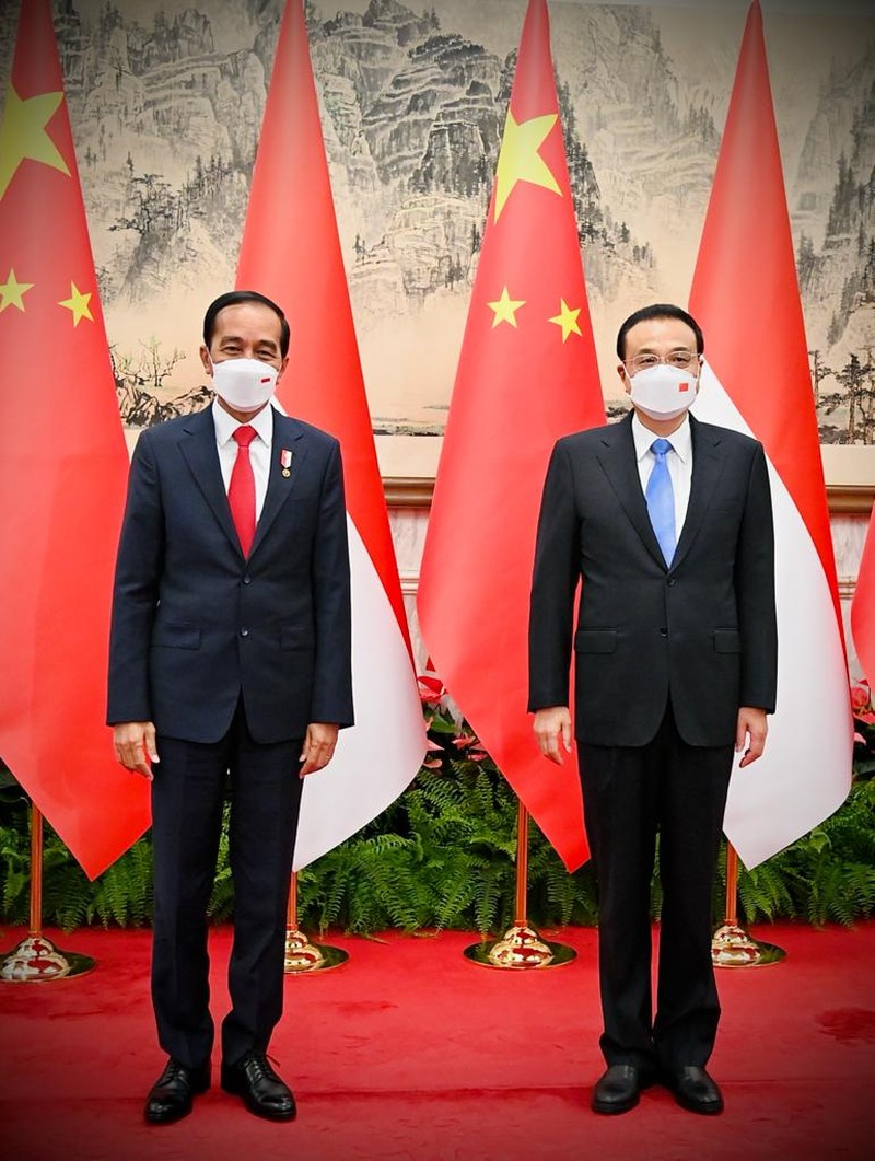 Mengawali agenda kunjungan kerjanya di Republik Rakyat Tiongkok (RRT), Presiden Joko Widodo melakukan pertemuan bilateral dengan Perdana Menteri RRT (Premier) Li Keqiang di Villa 5, Diaoyutai State Guesthouse, Beijing, Selasa sore, 26 Juli 2022. (Dok: Biro Pers Sekretariat Presiden)