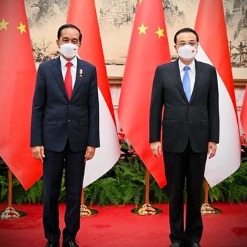 Detik-detik Presiden Jokowi Bertemu PM China Li Keqiang