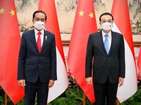 Detik-detik Presiden Jokowi Bertemu PM China Li Keqiang