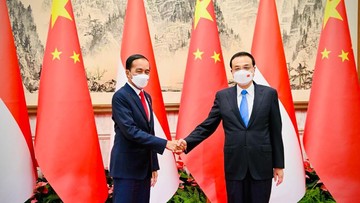 Mengawali agenda kunjungan kerjanya di Republik Rakyat Tiongkok (RRT), Presiden Joko Widodo melakukan pertemuan bilateral dengan Perdana Menteri RRT (Premier) Li Keqiang di Villa 5, Diaoyutai State Guesthouse, Beijing, Selasa sore, 26 Juli 2022. (Dok: Biro Pers Sekretariat Presiden)