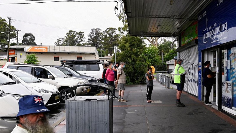 Ambulans diparkir di depan layanan Darurat & Trauma di Rumah Sakit Royal Melbourne pada 21 Juli 2022 di Melbourne, Australia. (Getty Images/Asanka Ratnayake)