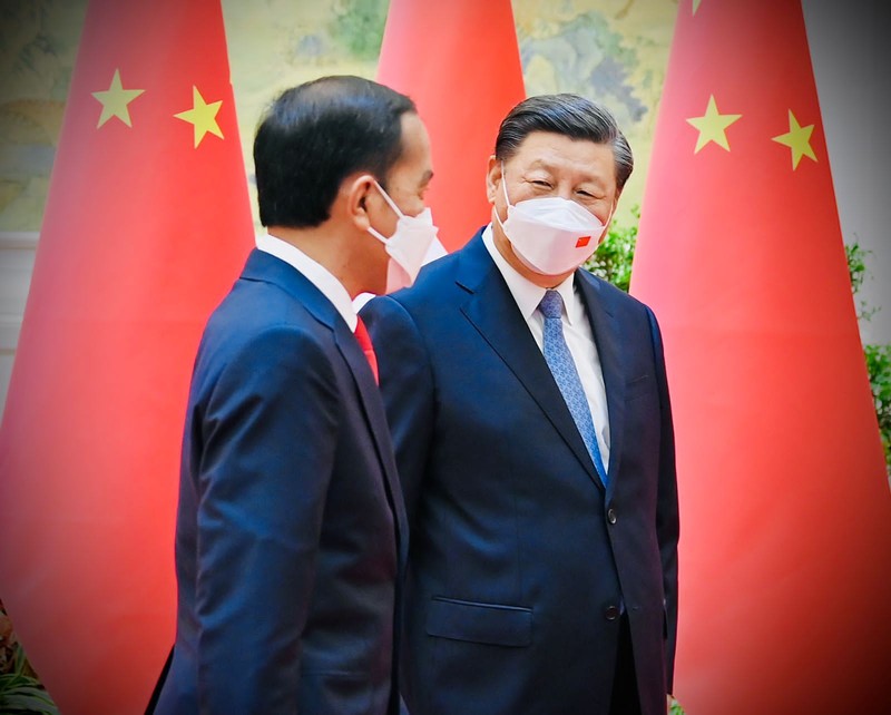 Presiden Jokowi melakukan pertemuan bilateral dengan Presiden Republik Rakyat Tiongkok (RRT) Xi Jinping di Villa 14, Diaoyutai State Guesthouse, Beijing, Selasa sore, 26 Juli 2022. Presiden Jokowi disambut oleh Presiden Xi dan keduanya langsung melakukan foto bersama. Setelahnya kedua pemimpin negara bersama-sama menuju ruang pertemuan. (Dok: Biro Pers Sekretariat Presiden) Presiden Jokowi melakukan pertemuan bilateral dengan Presiden Republik Rakyat Tiongkok (RRT) Xi Jinping di Villa 14, Diaoyutai State Guesthouse, Beijing, Selasa sore, 26 Juli 2022. Presiden Jokowi disambut oleh Presiden Xi dan keduanya langsung melakukan foto bersama. Setelahnya kedua pemimpin negara bersama-sama menuju ruang pertemuan. (Dok: Biro Pers Sekretariat Presiden)
