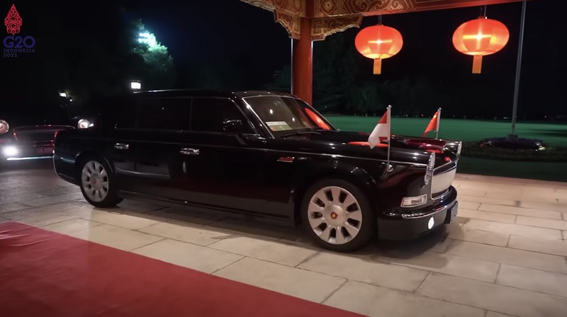 Presiden Jokowi menggunakan mobil Limousine Hongqi L5 di Beijing (Tangkapan layar)