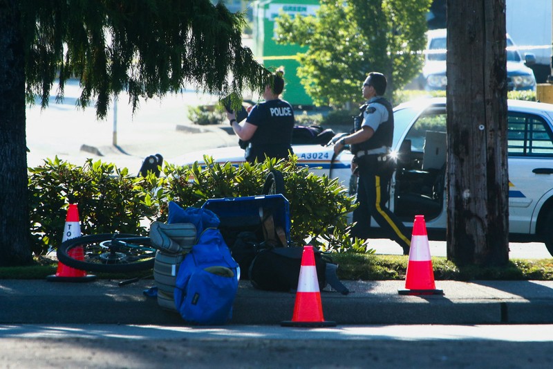 Sedikitnya tiga orang tewas dan dua lainnya luka-luka akibat insiden penembakan massal terjadi di kota dekat Vancouver, Kanada, pada Senin (25/7) waktu setempat. (REUTERS/JESSE WINTER) Sedikitnya tiga orang tewas dan dua lainnya luka-luka akibat insiden penembakan massal terjadi di kota dekat Vancouver, Kanada, pada Senin (25/7) waktu setempat. (REUTERS/JESSE WINTER)