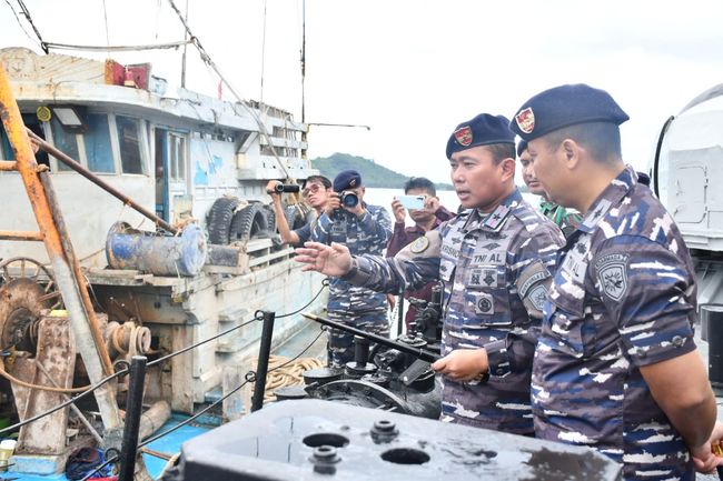 Maling Ikan! TNI AL Tangkap Dua Kapal Vietnam di Laut Natuna