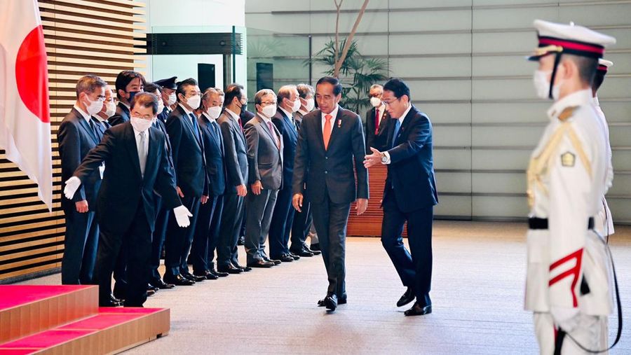 Mengawali agendanya di Tokyo, Rabu pagi, 27 Juli 2022, Presiden Joko Widodo melakukan pertemuan dengan Perdana Menteri (PM) Jepang Kishida Fumio di Kantor PM Jepang. (Dok: Biro Pers Sekretariat Presiden)