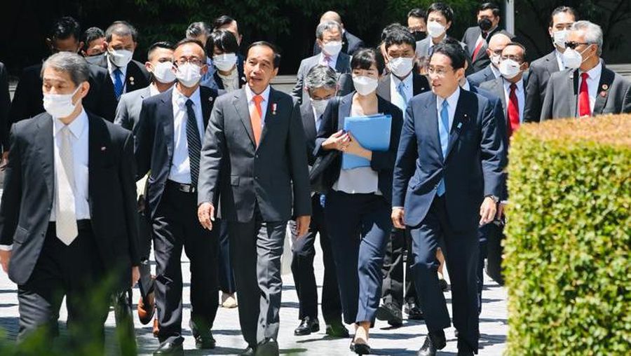 Mengawali agendanya di Tokyo, Rabu pagi, 27 Juli 2022, Presiden Joko Widodo melakukan pertemuan dengan Perdana Menteri (PM) Jepang Kishida Fumio di Kantor PM Jepang. (Dok: Biro Pers Sekretariat Presiden)