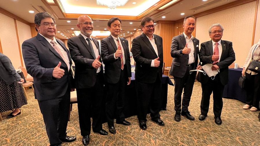 Menteri Koordinator Bidang Perekonomian Airlangga Hartarto dalam acara Vice Chairman of the Board of Directors of Toyota Motor Corporation dalam pertemuan dengan Menko Airlangga di Tokyo, Jepang (26/07). (Dok: Kemenko)