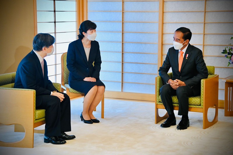 Presiden Joko Widodo dan Ibu Iriana Joko Widodo melakukan kunjungan kehormatan kepada Kaisar Jepang Naruhito dan Permaisuri Masako, di Istana Kekaisaran Jepang, Tokyo, Rabu sore, 27 Juli 2022. (Dok: Biro Pers Sekretariat Presiden)