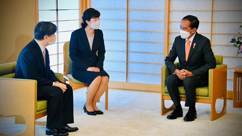 Presiden Joko Widodo dan Ibu Iriana Joko Widodo melakukan kunjungan kehormatan kepada Kaisar Jepang Naruhito dan Permaisuri Masako, di Istana Kekaisaran Jepang, Tokyo, Rabu sore, 27 Juli 2022. (Dok: Biro Pers Sekretariat Presiden)
