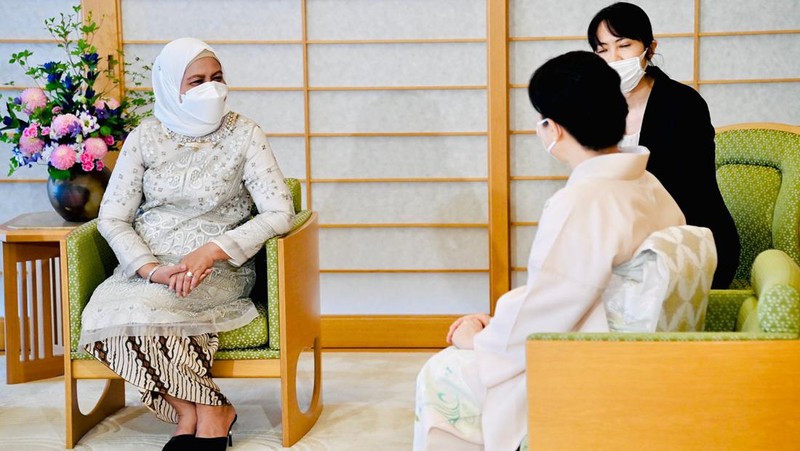 Presiden Joko Widodo dan Ibu Iriana Joko Widodo melakukan kunjungan kehormatan kepada Kaisar Jepang Naruhito dan Permaisuri Masako, di Istana Kekaisaran Jepang, Tokyo, Rabu sore, 27 Juli 2022. (Dok: Biro Pers Sekretariat Presiden)