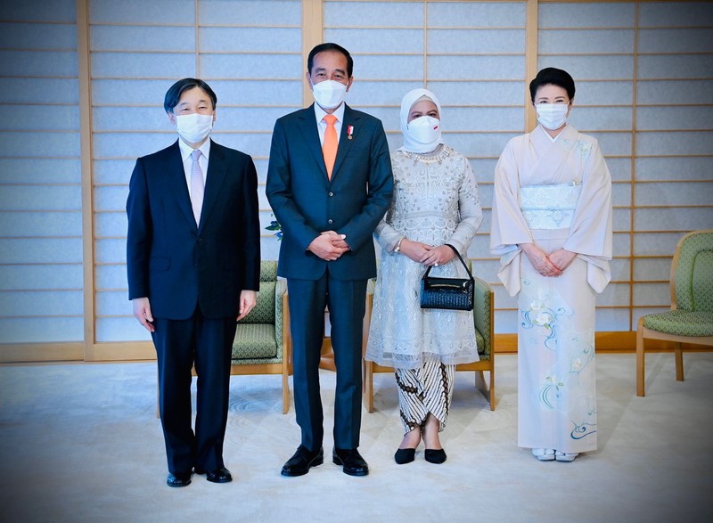 Presiden Joko Widodo dan Ibu Iriana Joko Widodo melakukan kunjungan kehormatan kepada Kaisar Jepang Naruhito dan Permaisuri Masako, di Istana Kekaisaran Jepang, Tokyo, Rabu sore, 27 Juli 2022. (Dok: Biro Pers Sekretariat Presiden)