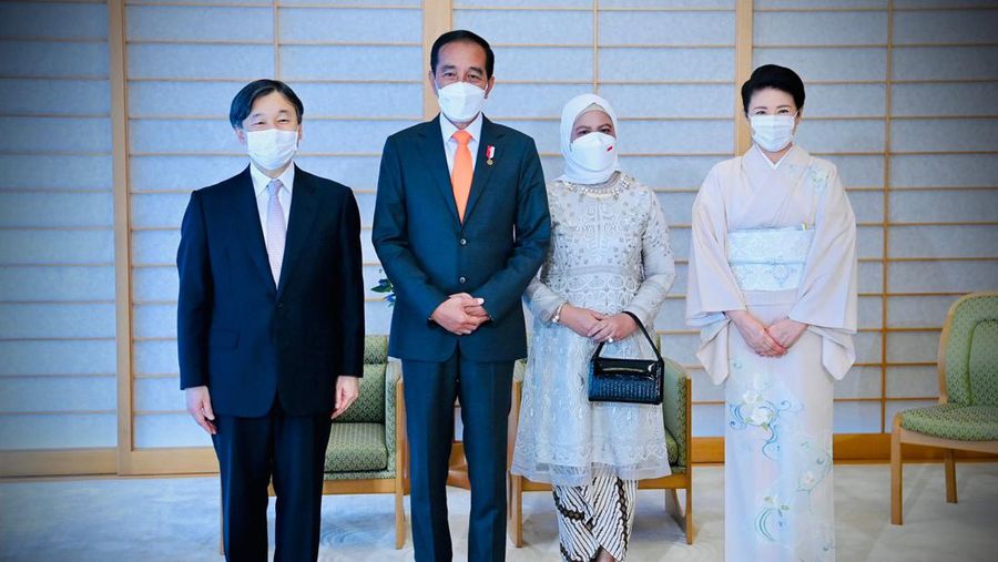 Presiden Joko Widodo dan Ibu Iriana Joko Widodo melakukan kunjungan kehormatan kepada Kaisar Jepang Naruhito dan Permaisuri Masako, di Istana Kekaisaran Jepang, Tokyo, Rabu sore, 27 Juli 2022. (Dok: Biro Pers Sekretariat Presiden)