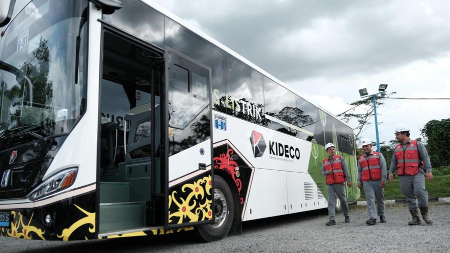 PT Kideco Jaya Agung (Kideco) menggunakan bus listrik buatan anak negeri yang diproduksi oleh PT Mobil Anak Bangsa (MAB). (Dok: PT Kideco Jaya Agung (Kideco))