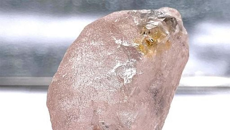 Berlian merah muda 170 karat ditemukan dari Lulo, Angola. (AFP/HANDOUT)