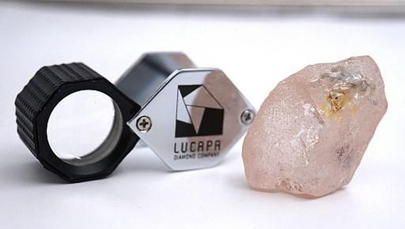 Berlian merah muda 170 karat ditemukan dari Lulo, Angola. (AFP/HANDOUT)