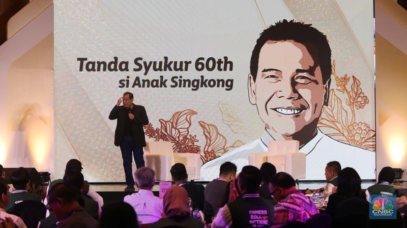 Chairman CT Corp Chairul Tanjung di acara Tanda Syukur 60th si Anak Singkong. Acara itu digelar dalam rangkaian program Tanda Syukur memperingati ulang tahun ke-60 Chairul Tanjung. (CNBC Indonesia/Muhammad Sabki)