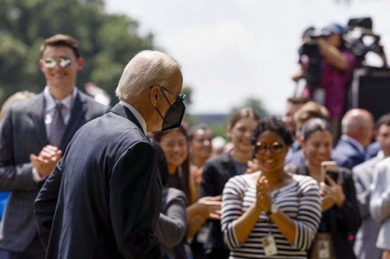Presiden AS Joe Biden berjalan ke Rose Garden untuk menyampaikan pidato tentang COVID-19 di Gedung Putih pada 27 Juli 2022 di Washington, DC. Dokter Presiden Bidens Dr. Kevin O'Connor mengumumkan pagi ini bahwa Biden telah dites negatif untuk COVID-19 dan akan kembali bekerja secara langsung. (Getty Images via AFP/ANNA MONEYMAKER) Presiden AS Joe Biden berjalan ke Rose Garden untuk menyampaikan pidato tentang COVID-19 di Gedung Putih pada 27 Juli 2022 di Washington, DC. Dokter Presiden Bidens Dr. Kevin O'Connor mengumumkan pagi ini bahwa Biden telah dites negatif untuk COVID-19 dan akan kembali bekerja secara langsung. (Getty Images via AFP/ANNA MONEYMAKER)