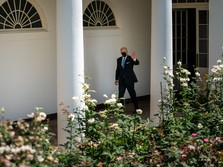 Pakai Masker, Ini Potret Baru Biden Usai Sembuh dari Covid