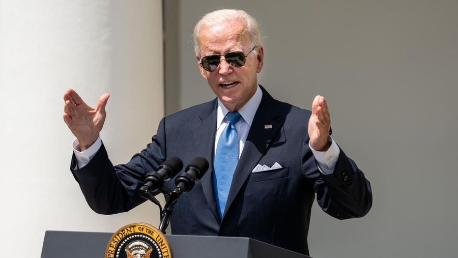 Presiden AS Joe Biden berjalan ke Rose Garden untuk menyampaikan pidato tentang COVID-19 di Gedung Putih pada 27 Juli 2022 di Washington, DC. Dokter Presiden Bidens Dr. Kevin O'Connor mengumumkan pagi ini bahwa Biden telah dites negatif untuk COVID-19 dan akan kembali bekerja secara langsung. (Los Angeles Times via Getty Imag/Kent Nishimura)