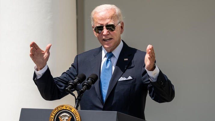 Presiden AS Joe Biden berjalan ke Rose Garden untuk menyampaikan pidato tentang COVID-19 di Gedung Putih pada 27 Juli 2022 di Washington, DC. Dokter Presiden Bidens Dr. Kevin O'Connor mengumumkan pagi ini bahwa Biden telah dites negatif untuk COVID-19 dan akan kembali bekerja secara langsung. (Los Angeles Times via Getty Imag/Kent Nishimura) Presiden AS Joe Biden berjalan ke Rose Garden untuk menyampaikan pidato tentang COVID-19 di Gedung Putih pada 27 Juli 2022 di Washington, DC. Dokter Presiden Bidens Dr. Kevin O'Connor mengumumkan pagi ini bahwa Biden telah dites negatif untuk COVID-19 dan akan kembali bekerja secara langsung. (Los Angeles Times via Getty Imag/Kent Nishimura)
