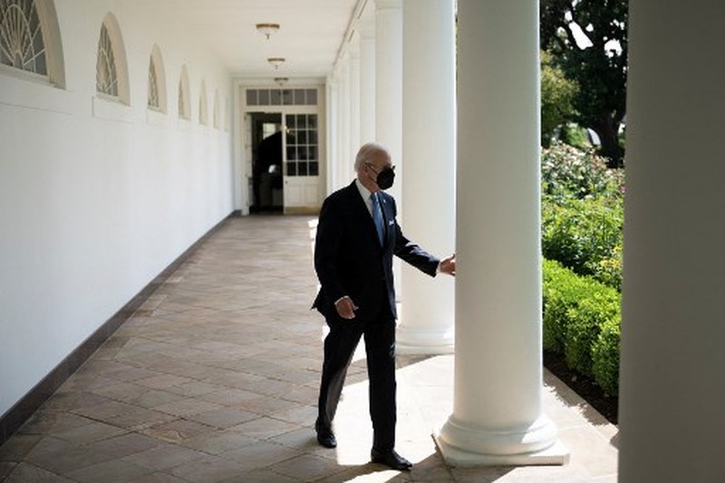 Presiden AS Joe Biden berjalan ke Rose Garden untuk menyampaikan pidato tentang COVID-19 di Gedung Putih pada 27 Juli 2022 di Washington, DC. Dokter Presiden Bidens Dr. Kevin O'Connor mengumumkan pagi ini bahwa Biden telah dites negatif untuk COVID-19 dan akan kembali bekerja secara langsung. (Getty Images via AFP/ANNA MONEYMAKER) Presiden AS Joe Biden berjalan ke Rose Garden untuk menyampaikan pidato tentang COVID-19 di Gedung Putih pada 27 Juli 2022 di Washington, DC. Dokter Presiden Bidens Dr. Kevin O'Connor mengumumkan pagi ini bahwa Biden telah dites negatif untuk COVID-19 dan akan kembali bekerja secara langsung. (Getty Images via AFP/ANNA MONEYMAKER)
