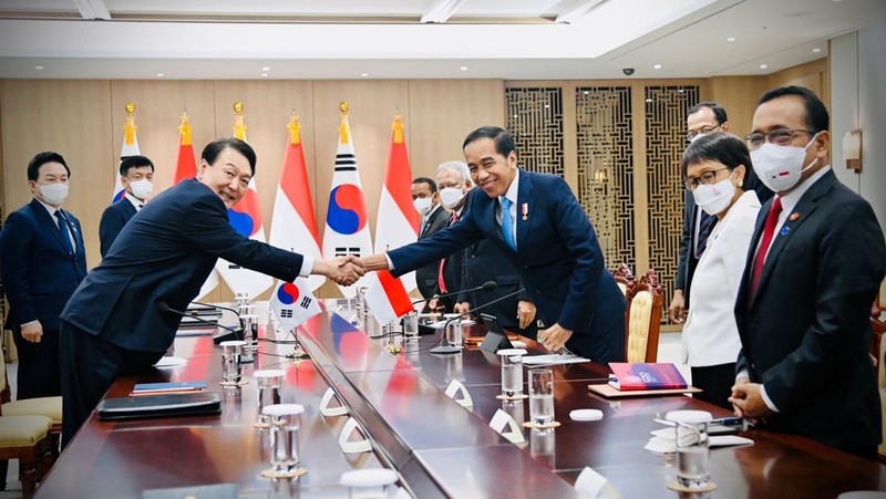 Presiden Joko Widodo melakukan pertemuan dengan Presiden Korea Selatan Yoon Suk-yeol di Kantor Kepresidenan Yongsan, Seoul, Kamis sore, 28 Juli 2022. Presiden Jokowi tiba dan disambut langsung oleh Presiden Yoon. (Dok: Biro Pers Sekretariat Presiden)