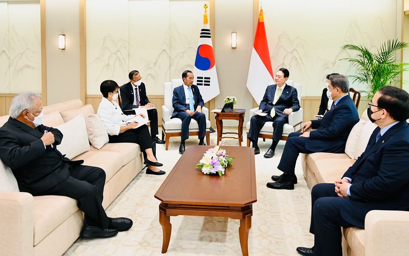 Presiden Joko Widodo melakukan pertemuan dengan Presiden Korea Selatan Yoon Suk-yeol di Kantor Kepresidenan Yongsan, Seoul, Kamis sore, 28 Juli 2022. Presiden Jokowi tiba dan disambut langsung oleh Presiden Yoon. (Dok: Biro Pers Sekretariat Presiden)