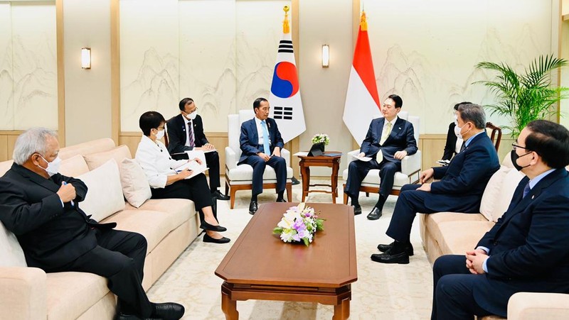 Presiden Joko Widodo melakukan pertemuan dengan Presiden Korea Selatan Yoon Suk-yeol di Kantor Kepresidenan Yongsan, Seoul, Kamis sore, 28 Juli 2022. Presiden Jokowi tiba dan disambut langsung oleh Presiden Yoon. (Dok: Biro Pers Sekretariat Presiden)