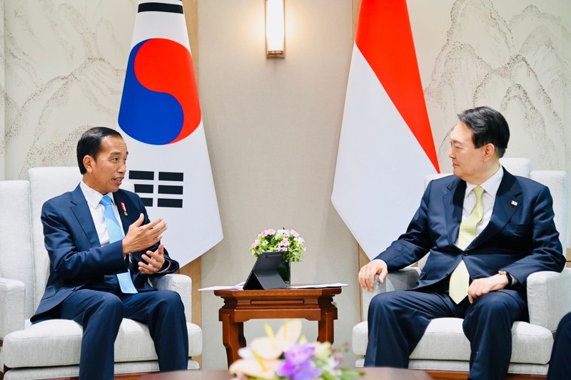 Presiden Joko Widodo melakukan pertemuan dengan Presiden Korea Selatan Yoon Suk-yeol di Kantor Kepresidenan Yongsan, Seoul, Kamis sore, 28 Juli 2022. Presiden Jokowi tiba dan disambut langsung oleh Presiden Yoon. (Dok: Biro Pers Sekretariat Presiden) Presiden Joko Widodo melakukan pertemuan dengan Presiden Korea Selatan Yoon Suk-yeol di Kantor Kepresidenan Yongsan, Seoul, Kamis sore, 28 Juli 2022. Presiden Jokowi tiba dan disambut langsung oleh Presiden Yoon. (Dok: Biro Pers Sekretariat Presiden)