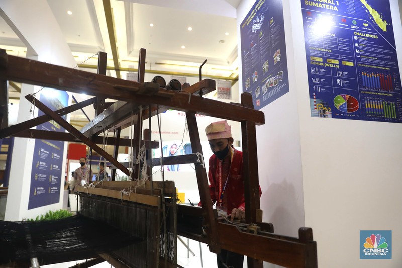 UMKM hasil binaan dari berbagai Industri Migas yang ikut di acara Forum Kapasitas Nasional II 2022 di Jakarta, Kamis, (28/7/2022). (CNBC Indonesia/Muhammad Sabki)