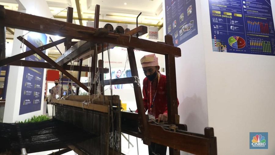 UMKM hasil binaan dari berbagai Industri Migas yang ikut di acara Forum Kapasitas Nasional II 2022 di Jakarta, Kamis, (28/7/2022). (CNBC Indonesia/Muhammad Sabki)