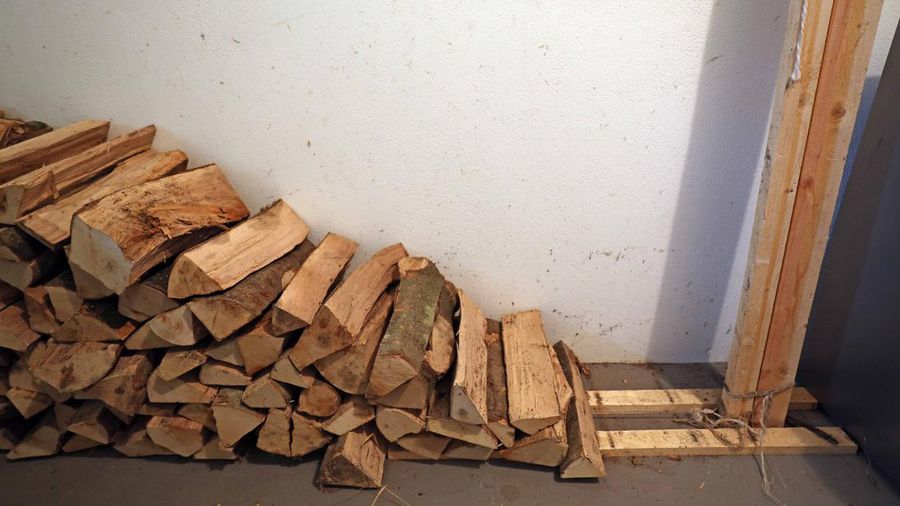 Warga Jerman mulai timbun kayu bakar. (dpa/picture alliance via Getty Images)