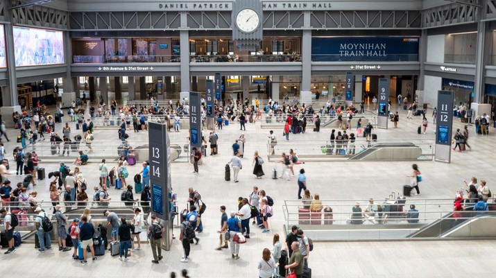 1242165756 NEW YORK, NEW YORK - JULY 28: Travelers move through the Moynihan Train Hall in Manhattan on July 28, 2022 in New York City. The Commerce Department said on Thursday that the nation's Gross Domestic Product (GDP) fell 0.2 percent in the second quarter. With two GDP declines in a row, many economists fear that the United States could be entering a recession. (Photo by Spencer Platt/Getty Images