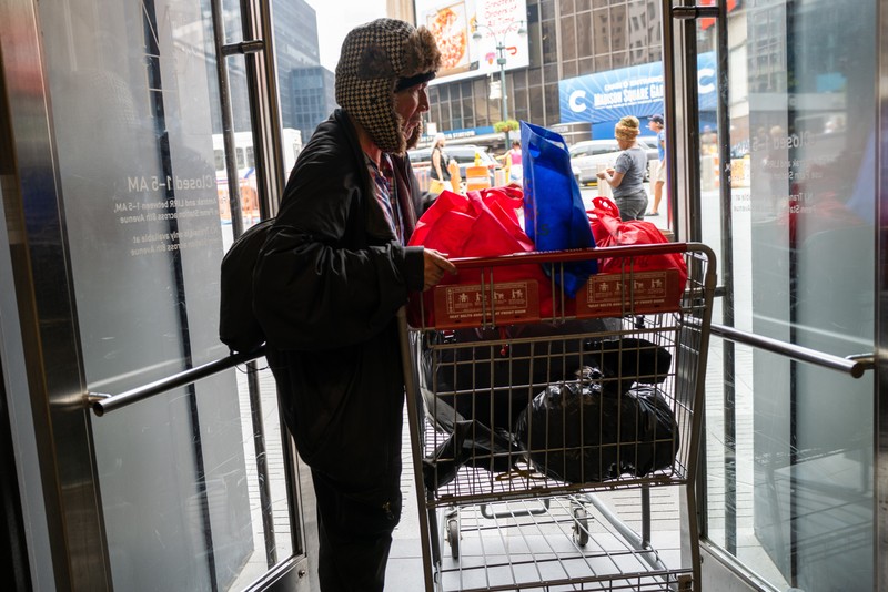 1242165534 NEW YORK, NEW YORK - JULY 28: Travelers move through the Moynihan Train Hall in Manhattan on July 28, 2022 in New York City. The Commerce Department said on Thursday that the nation's Gross Domestic Product (GDP) fell 0.2 percent in the second quarter. With two GDP declines in a row, many economists fear that the United States could be entering a recession. (Photo by Spencer Platt/Getty Images