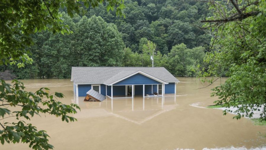 Banjir bandang yang disebabkan oleh hujan lebat melanda Kentucky timur, Amerika Serikat. (via REUTERS/OFFICE OF GOV. ANDY BESHEAR)