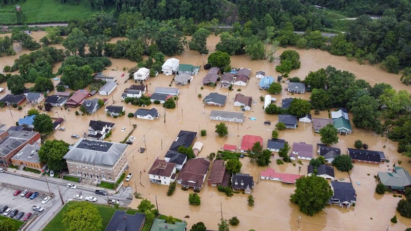 Banjir bandang yang disebabkan oleh hujan lebat melanda Kentucky timur, Amerika Serikat. (via REUTERS/OFFICE OF GOV. ANDY BESHEAR)
