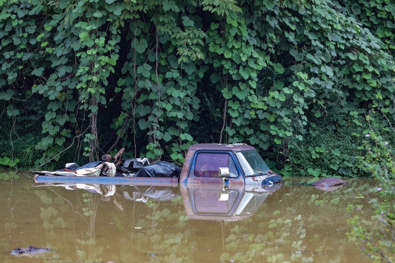 Banjir bandang yang disebabkan oleh hujan lebat melanda Kentucky timur, Amerika Serikat. (via REUTERS/OFFICE OF GOV. ANDY BESHEAR) Banjir bandang yang disebabkan oleh hujan lebat melanda Kentucky timur, Amerika Serikat. (via REUTERS/OFFICE OF GOV. ANDY BESHEAR)