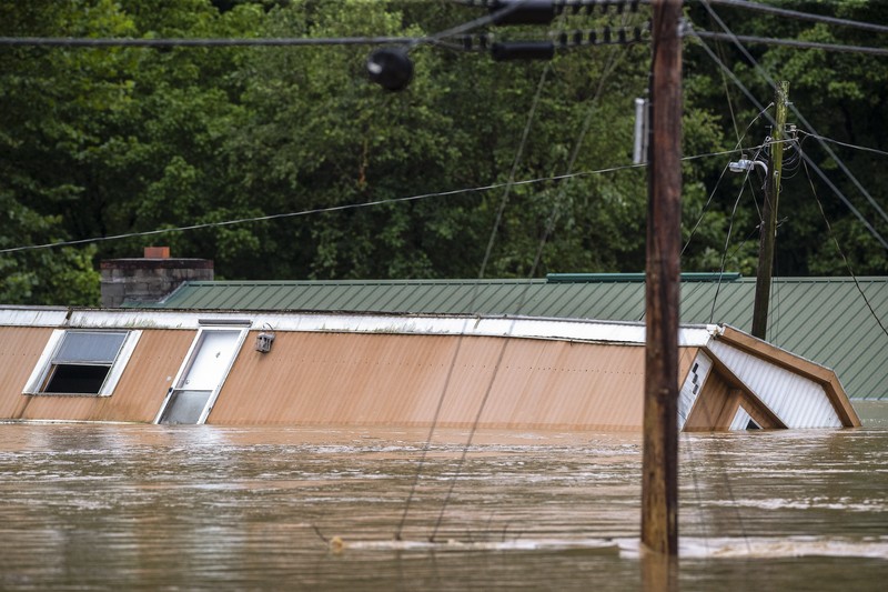 Banjir bandang yang disebabkan oleh hujan lebat melanda Kentucky timur, Amerika Serikat. (via REUTERS/OFFICE OF GOV. ANDY BESHEAR) Banjir bandang yang disebabkan oleh hujan lebat melanda Kentucky timur, Amerika Serikat. (via REUTERS/OFFICE OF GOV. ANDY BESHEAR)