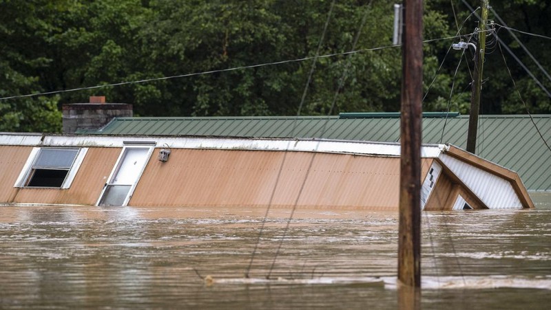 Banjir bandang yang disebabkan oleh hujan lebat melanda Kentucky timur, Amerika Serikat. (via REUTERS/OFFICE OF GOV. ANDY BESHEAR)