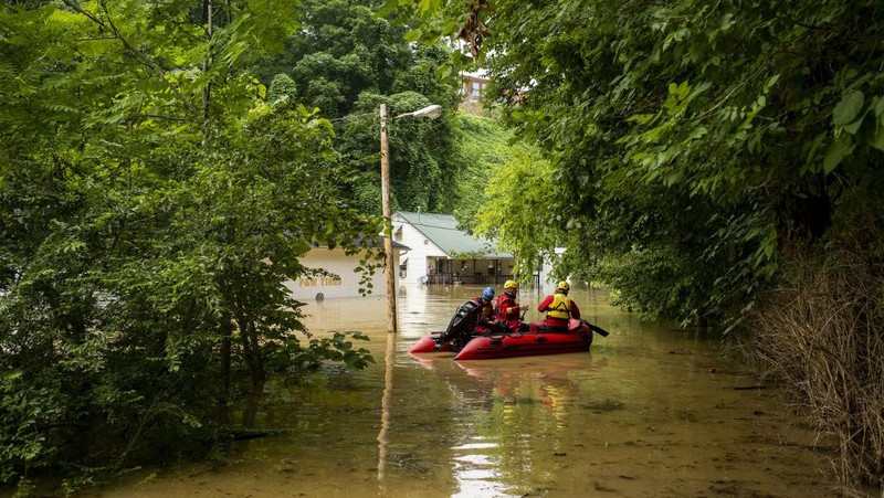 Banjir bandang yang disebabkan oleh hujan lebat melanda Kentucky timur, Amerika Serikat. (via REUTERS/OFFICE OF GOV. ANDY BESHEAR)