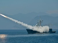 Astaga Naga! Bukan Taiwan, 5 Rudal China Jatuh di ZEE Jepang