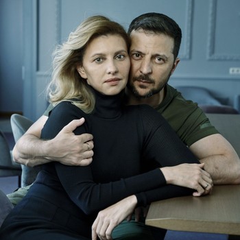 Lagi Perang, Intip Potret Zelensky dan Istri di Majalah Vogue