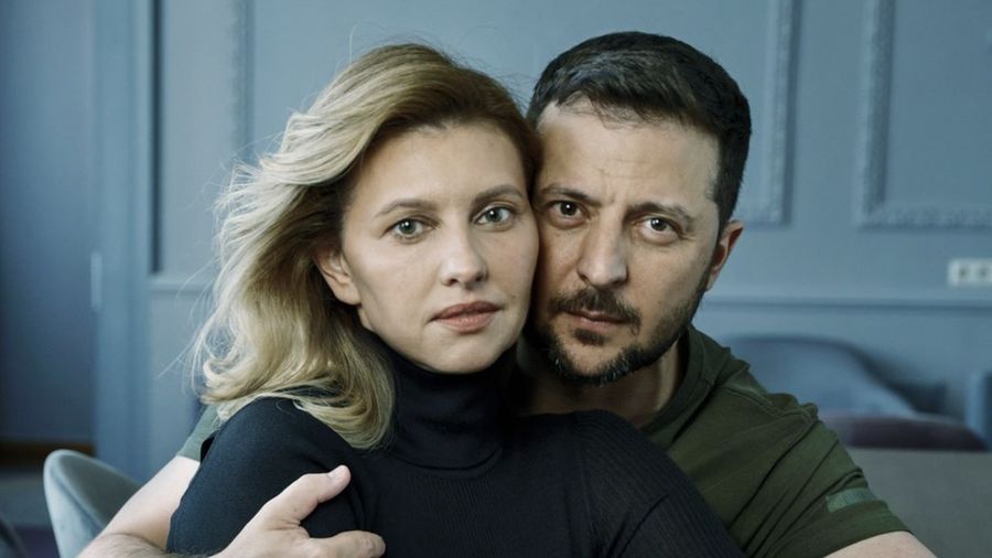 Presiden Ukraina Volodymyr Zelenskyy dan istrinya Olena Zelenska di sampul Vogue. (Tangkapan layar Instagram @voguemagazine)